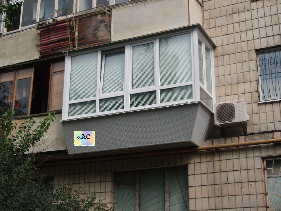 Балкон с выносом в 2 стороны.